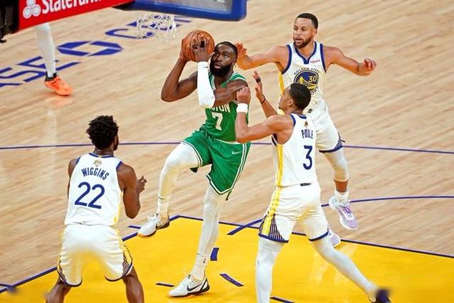 敢打敢拼！赵睿13中7砍下中国男篮最高的17分