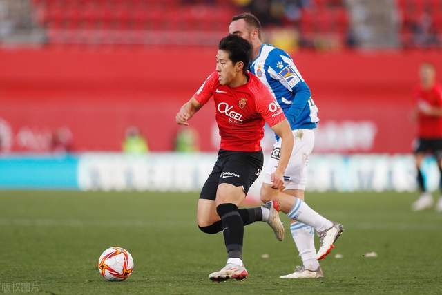 杨鸣愤怒冲进场内大骂裁判 连吃两T被驱逐出场